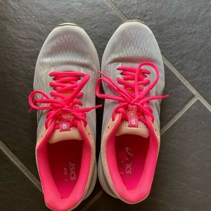 Women’s size 9 ASICS sneakers- excellent condition